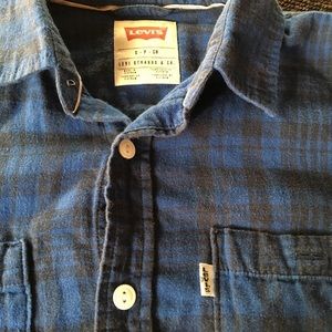 Levi’s Womens Plaid Button Down Size Small